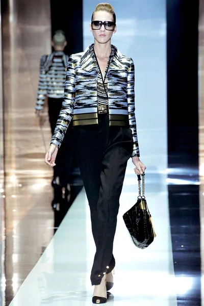 Look 10